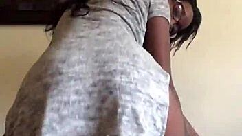 Twerking beauty with round feet shows off her shaker vibe