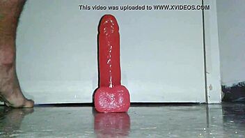 Amateur tranny gets her asshole stretched with big toys