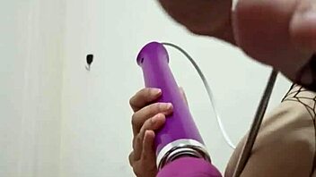 Thai teen gets her pussy stretched with fists