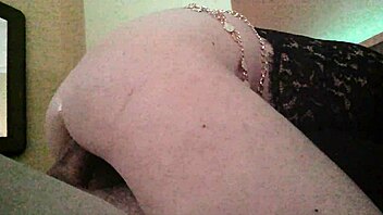 Amateur milf takes a big load inside
