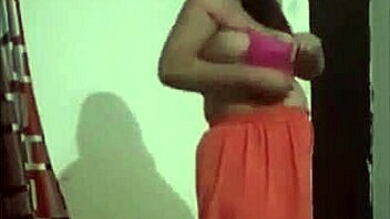 Aunty's big ass takes center stage