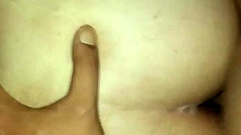 Curvy Argentinian girl gives a blowjob to her lover