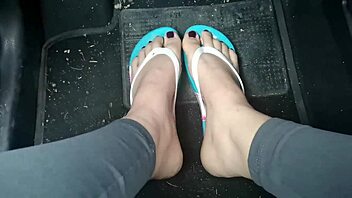 Sexy feet in retro style with Italian milf Nicoletta