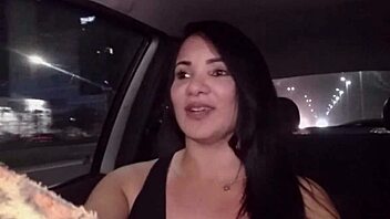 Amateur brunette gets naughty in public with Atriz porno