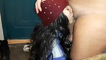 Real homemade sex with a courier and his flowers - A cunnilingus delight