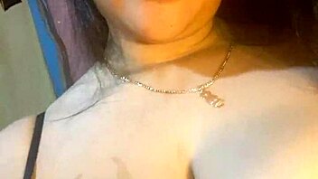 Sexy Latina babe flaunts her gorgeous breasts