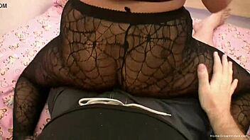 Real amateur babe in stockings grinds on photographer's cock