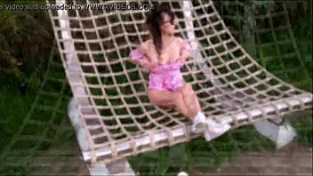 Amateur brunette satisfies her foot fetish cravings