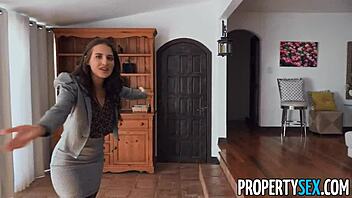 Amateur brunette real estate agent shows off her skills in cowgirl and doggystyle
