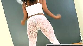 Twerking and ass worship - Italian couple's reality TV video