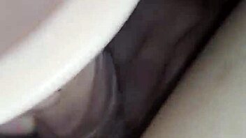 Amateur masturbation video featuring a mature woman
