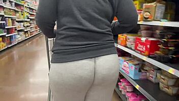 HD video of curvy mom flashing her booty in public