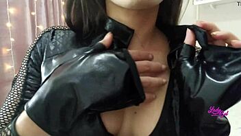 Cosplaying beauty Bel's jerk off instructions in HD