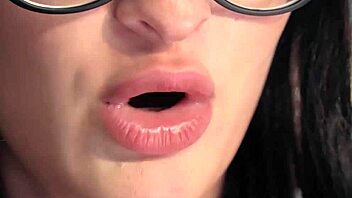 Wet and wild: Two young lesbians explore their sexuality with cunilingus and fingering