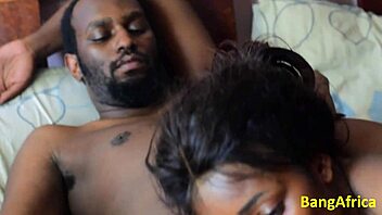 African babe gives amazing head with mouth