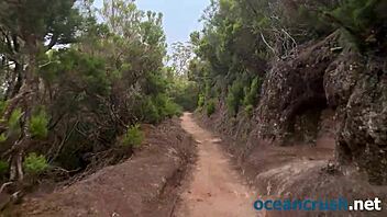 Amateur bodybuilder gives a blowjob and face mask while outdoor climbing
