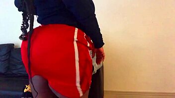 Twerking and dirty talk with a busty blonde