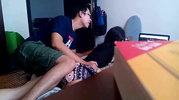 Amateur Asian boyfriend films himself getting naughty