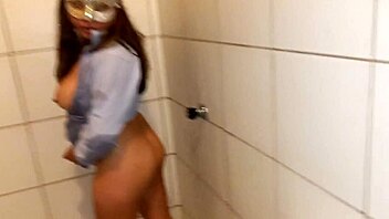 Buscando sexo: A young Filipina gets double penetrated at a swinging bar