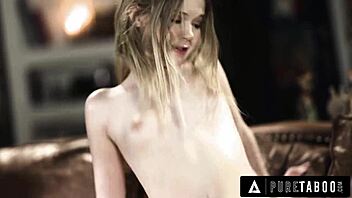 Facesitting and masturbation: A taboo lesbian encounter