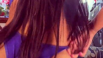 Tattooed babe Safadha gets off on vibrating peas