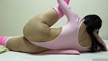Leotard and panties: A webcam performance by Sara uruki