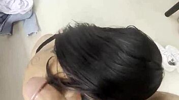 Amateur teen Latina with big ass and braces twerks naked in homemade porn video