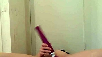 French esclave's masturbation with pain
