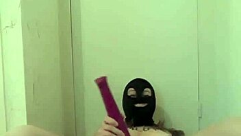 French esclave's masturbation with pain