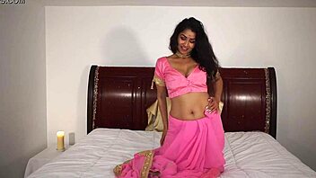 Big tits and sexy moves in a homemade video of an Indian aunty