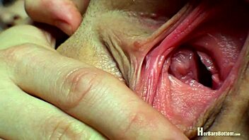 Huge labia babe shows off her butt plug skills