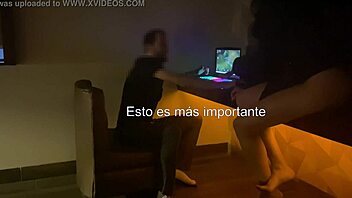 Amateur step-sister gets naughty with her stepson's Juego derol