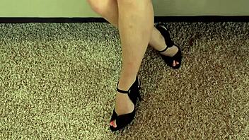 Teen girlie Summer Carter experiences the ultimate pleasure in a threesome
