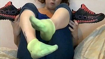 Daddy's dirty socks make a hot solo video