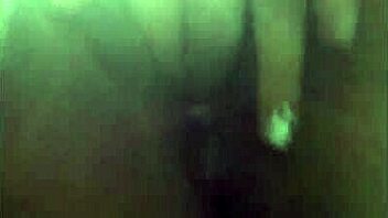 Enfiando a novinha's pussy with three tiny fingers and cumming hard