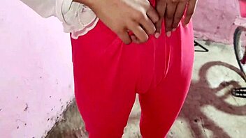 Big ass and big boobs on a desi aunty in hardcore video
