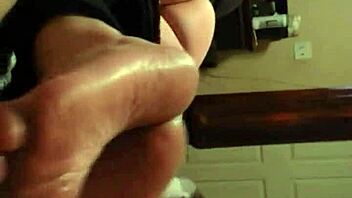 Wifey's Shoejob: Flip Flops and Feet in a Hot Footjob Session