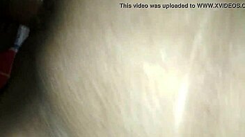 इंडियन कपल के गर्म इंटीमेट पल शेयर कर रहे हैं