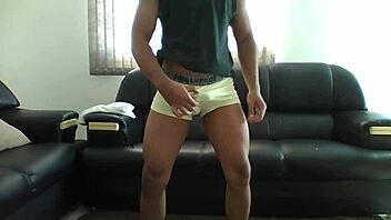 Naughty Lek flexes solo. 💪