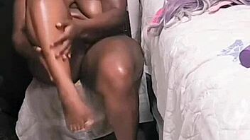 Amateur black wife gets off while masturbating in HD video