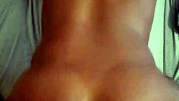 Ebony babe shows off her big booty