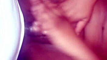 وااو، هي مجنونة وبرية في السرير مع صدر كبير!