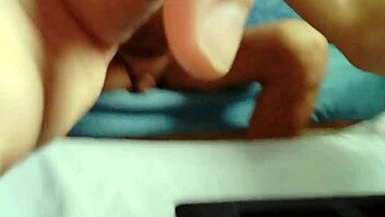 Masturbate with a sexy Latina amateur