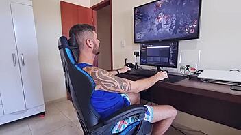 How does my girlfriend's big Brazilian ass distract me from gaming?