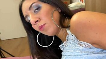 Gadis cantik 18 tahun mahu seks pagi di katil