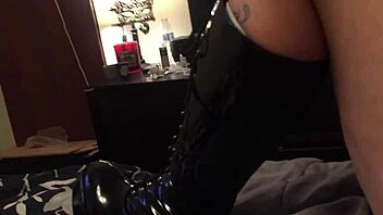 Oh yeah, this tattooed babygirl deepthroats like a pro!