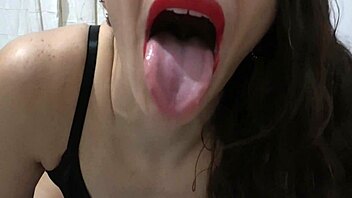 Cum inside Latinas mouth or swallow in Spanish video