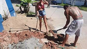 Latina pornstars fada mel and paty bumbum build a pool with el toro de oro