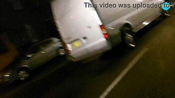 Elegantna Nemo produkcija z obrijanimi velikimi joški in zrelko