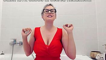 Live show with fat Angel Wicky and her favorite dildo